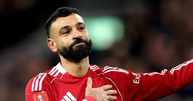 Správy z Liverpoolu: Aktualizácia prestupu Mohameda Salaha ako letný pokles Mohamed Salah ťuká na odznak