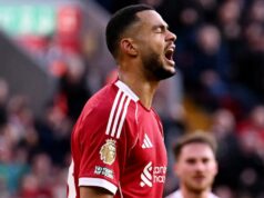 Správy z Liverpoolu: Arne Slot prijal Codyho Gakpa, pretože Holanďan je označený za „ľahkého cieľa“ Cody Gakpo z Liverpoolu oslavuje štvrtý gól svojho tímu počas zápasu Premier League medzi Liverpoolom a West Hamom United.