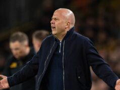 Správy z Liverpoolu: Arne Slot vydáva „škodlivú“ správu, keď sa objavujú krízové rozhovory Tréner Liverpoolu Arne Slot