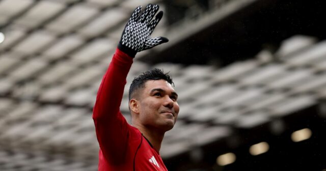 Správy z Man Utd: Casemiro „odporúča“ letný prestup, keďže bol MANCHESTER, ANGLICKO - 7. FEBRUÁRA: Casemiro z Manchestru United počas zápasu Premier League medzi Manchestrom United a Tottenhamom Hotspur na Old Trafford 7. februára 2026 v Manchestri v Anglicku. (Foto: Carl Recine/Getty Images)