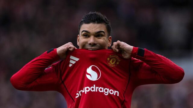 Casemiro si hryzie dres Manchestru United