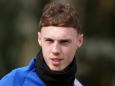 Správy z Man Utd: Gary Neville povedal klubu, aby podpísal štyroch hráčov s Coleom Palmerom „veľmi v pokušení“ Cole Palmer z Chelsea počas tréningu na Cobham Training Ground, Surrey. Dátum snímky: utorok 10. marca 2026. PA Foto. Fotografický kredit by mal znieť: Ben Whitley/PA Wire.