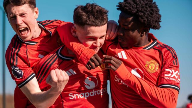 Kai Rooney z Manchestru United oslavuje strelenie gólu na 3:1 počas zápasu Premier League Cup U18 medzi Manchester United U18s a West Ham United U18s.