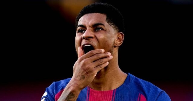 Správy z Man Utd: Po prosbe o prestup sa objavil Hlavný tréner Michael Carrick z Manchestru United v akcii počas tréningu prvého tímu na Carrington Training Ground