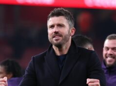 Správy z Man Utd: Reakcia Michaela Carricka na ponuku práce sa objavuje ako pochybnosti Tréner Manchestru United Michael Carrick