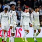 Endrick Felipe z Realu Madrid je videný na konci futbalového zápasu LaLiga EA Sports medzi Real Madrid CF a Valencia CF na Estadio Santiago Bernabeu v Madride, Španielsko, 1. novembra 2025. (Foto Alberto Gardin/NurPhoto cez Getty Images)