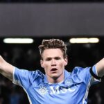 Scott McTominay z SSC Neapol oslavuje po strelení gólu na 1:0 počas zápasu Serie A medzi Neapolom a Turínom na štadióne Diega Armanda Maradonu.