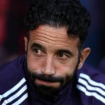 Ruben Amorim s prekrytým odznakom Manchestru United