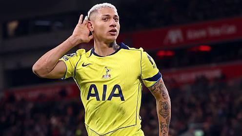 Spurs odpovedajú na Tudorovu výzvu ukážkou boja tvárou v tvár Brankár Spurs Guglielmo Vicario mal zachrániť priamy kop Dominika Szoboszlaia, ale neskôr sa vynahradil skvelým zákrokom Codyho Gakpa.