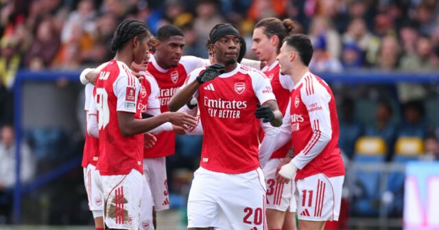 Hráči Arsenalu oslavujú