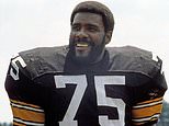 Steelers prinútený objasniť, že legenda NFL je stále nažive po tom, čo sa šírili zvesti o jeho smrti Steelers prinútený objasniť, že legenda NFL je stále nažive po tom, čo sa šírili zvesti o jeho smrti