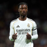 Stredopoliar Realu Madrid pod extrémnym tlakom ako hviezda akadémie postupuje vpred v šlágri