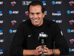 Stretnutie trénera Heat Erika Spoelstru s Alexom Ealom 3 roky po prvom stretnutí vyvolalo šum Download app from appStore