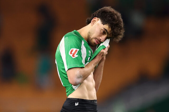 Súhrn La Ligy: Real Betis skolaboval v El Gran Derbi, keď Atlético Madrid ukradlo neskoré víťazstvo v Astúrii
