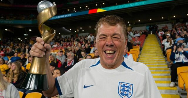 Super fanúšik Anglicka predáva svoj dom za 350 000 libier na financovanie cesty na majstrovstvá sveta | Futbal | Šport
