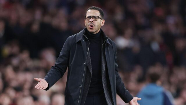 Sutton označil Blues za „idiota“ pri porážke s Arsenalom, keď Neville napadol ďalšiu „fňukajúcu“ hviezdu
