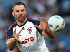 Sydney Roosters vydávajú správu pre príliš horlivých fanúšikov po tom, čo hviezdy boli vystavené online hrozbám SMRŤ po ťažkej porážke proti New Zealand Warriors Sydney Roosters prosili fanúšikov, aby sa po piatkovej porážke proti Warriors nevyhrážali svojim hráčom smrťou (na snímke kapitán James Tedesco)