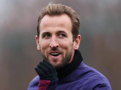 Symbol Tottenhamu Harry Kane umiestnený vo svojej oblasti, keď starý súper strieľa výstrely|Futbal|Športová aktivita Symbol Tottenhamu Harry Kane umiestnený vo svojej oblasti, keď starý súper strieľa výstrely|Futbal|Športová aktivita