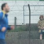 Postava sleduje tréning Bosny