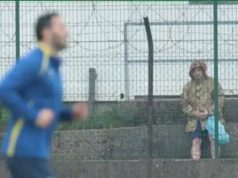 Taliansko na majstrovstvách sveta sa hádže proti špionážnej bráne, keď na nich Bosna strieľala po tom, čo na nich spozorovali vojaka Postava sleduje tréning Bosny