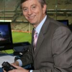 Futbalový svet smúti nad smrťou legendárneho televízneho komentátora Dennisa Comettiho vo veku 76 rokov