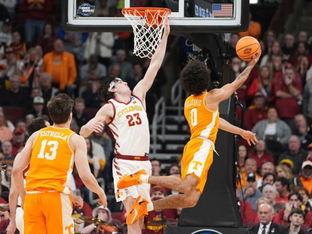 Tennessee porazilo Iowa State, získalo zápas s Michiganom Syndikácia: The Knoxville News-Sentinel