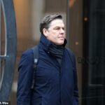 Richarda Mastersa a seniorské osobnosti Premier League kontaktovalo množstvo popredných tímov po tom, čo Chelsea unikla odpočtu bodov.