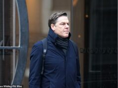 Teraz prichádza odpor Chelsea: Pobúrení kluboví manažéri kontaktujú Richarda Mastersa so žiadosťou o odpovede po tom, čo Blues unikli odpočtu bodov, keď fanúšikovia plánovali protest Richarda Mastersa a seniorské osobnosti Premier League kontaktovalo množstvo popredných tímov po tom, čo Chelsea unikla odpočtu bodov.