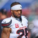 Houston Texans prepustili v piatok obrancu Joea Mixona po tom, čo vynechal celú minulú sezónu s tým, čo generálny manažér Nick Caserio nazval „podivným“ zranením chodidla.