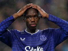 Thierno Barry tvrdí, že fanúšikovia Evertonu „zaútočili“ na jeho kamarátov v Arsenale, keď polícia vyšetruje Thierno Barry