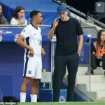 Thomas Tuchel (v strede) reagoval na pot Trenta Alexandra-Arnolda po jeho urážke za posledný anglický kemp