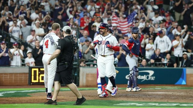 Tím USA porazil Britániu 9:1 na World Baseball Classic za Schwarberom homerom

