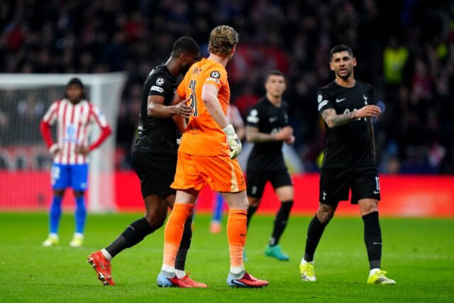 Brankár Tottenhamu Antonin Kinsky bol vystriedaný už po 17 minútach v Madride (PA Wire)