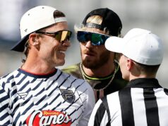 Tom Brady zložil kompliment Loganovi Paulovi po zápase vlajkového futbalu Tom Brady zložil kompliment Loganovi Paulovi po zápase vlajkového futbalu