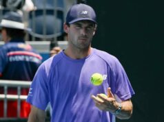 Tommy Paul reaguje po páde na Arthura Filsa v rozhodujúcom tajbrejku setu v Miami Foto Morgan Hancock/Getty Images