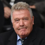 John Toshack z Liverpoolu vyskočil vysoko k cieľu počas zápasu štvrtého kola Ligového pohára medzi Liverpoolom a Leeds United na Anfielde 31. októbra 1972 v Liverpoole v Anglicku.