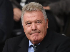 Toshackovi z Liverpoolu a Walesu diagnostikovali demenciu John Toshack z Liverpoolu vyskočil vysoko k cieľu počas zápasu štvrtého kola Ligového pohára medzi Liverpoolom a Leeds United na Anfielde 31. októbra 1972 v Liverpoole v Anglicku.