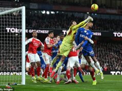 Toto je deprimujúca pravda: Premier League vyhrá najškaredší tím krajiny… alebo najnudnejší, píše JEFF POWELL V nedeľu večer som prehral počet - 10 za kus - keď som rátal počet pribitých penalt, ktoré zostali nepovšimnuté, keď Arsenal dosiahol špinavé víťazstvo nad Chelsea.