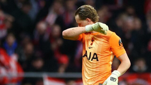 Tottenham nahradil brankára Antonina Kinského do 17 minút pri prehre 2:5 v Lige majstrov
