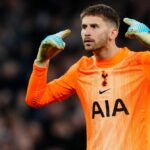 Guglielmo Vicario sa chystá podstúpiť operáciu po tom, čo v nedeľu hral za Tottenham Hotspur proti Nottinghamu Forest.