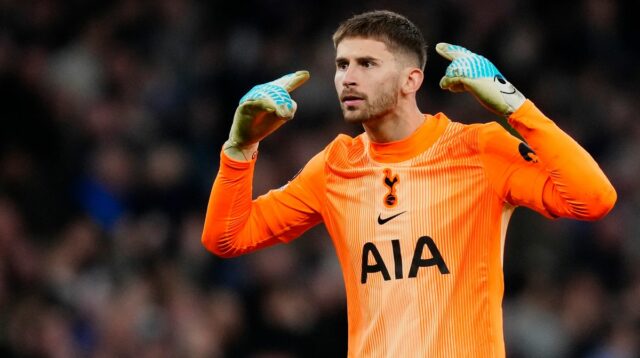 Guglielmo Vicario sa chystá podstúpiť operáciu po tom, čo v nedeľu hral za Tottenham Hotspur proti Nottinghamu Forest.