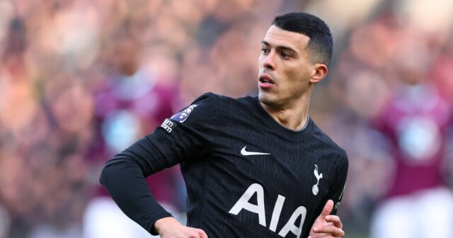Pedro Porro počas Burnley vs Spurs