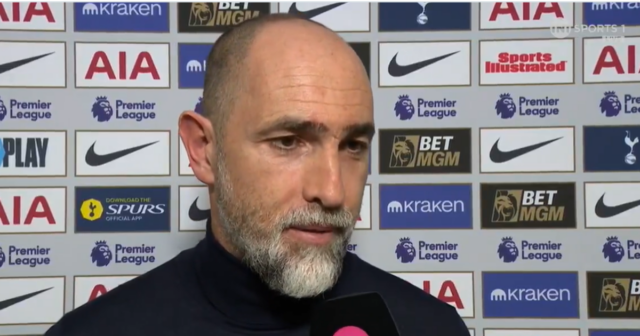 Mikey Moore oslavuje strelenie tretieho gólu medzi Celticom a Rangers v Celtic Parku