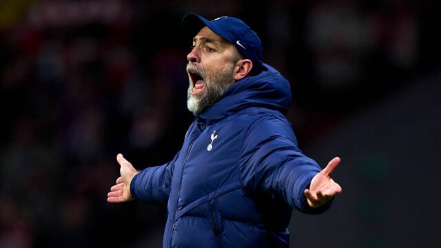 MADRID, ŠPANIELSKO - 10. marca: Igor Tudor, hlavný tréner FC Tottenham Hotspur reaguje počas zápasu 16. kola Ligy majstrov UEFA 2025/26 medzi Atletico de Madrid a Tottenham Hotspur FC na Estadio Civitas Metropolitano 10. marca 2026 v Madride v Španielsku. (Foto: Diego Souto/Getty Images)