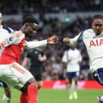 Hráči Arsenalu a Tottenhamu v akcii