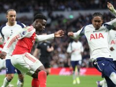 Tottenham „zvažuje akciu“, keď vyjdú najavo výkopy členov tímu podpory Arsenalu v Spurs Hráči Arsenalu a Tottenhamu v akcii