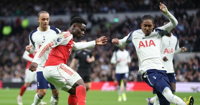 Tottenham „zvažuje akciu“, keď vyjdú najavo výkopy členov tímu podpory Hráči Arsenalu a Tottenhamu v akcii