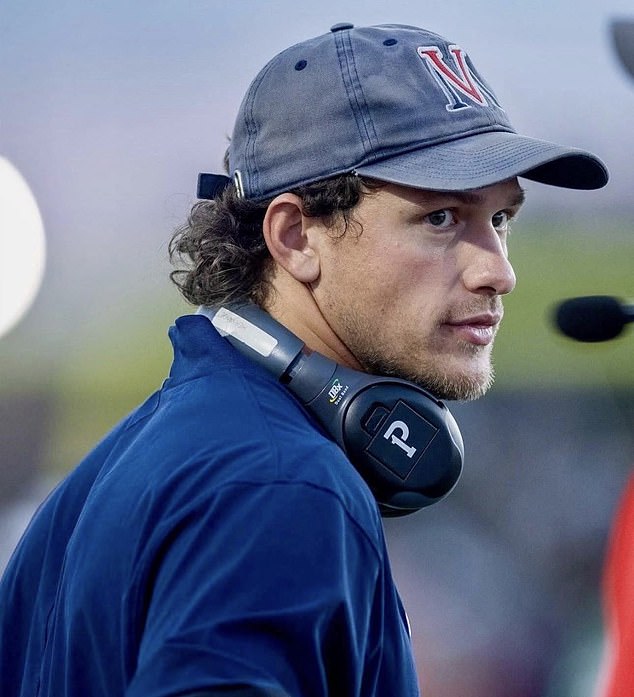 Tragédia ako stredoškolský futbalový tréner zomrel vo veku 28 rokov Populárny stredoškolský futbalový tréner Leyton Hernandez zomrel po autonehode vo veku 28 rokov