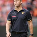 Tréner Hawthorn hawks Sam Mitchell (na snímke) sa vyjadril k tomu, prečo je spokojný s hviezdami Dylanom Moorom a Connorom Macdonaldom po ich zatknutí v USA.