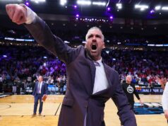 Tréner High Point volá hlavné tímy po tom, čo March Madness rozčúlil Wisconsin Tréner High Point volá hlavné tímy po tom, čo March Madness rozčúlil Wisconsin